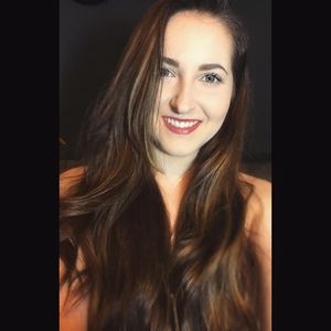 Meet your Posher, Cassandra